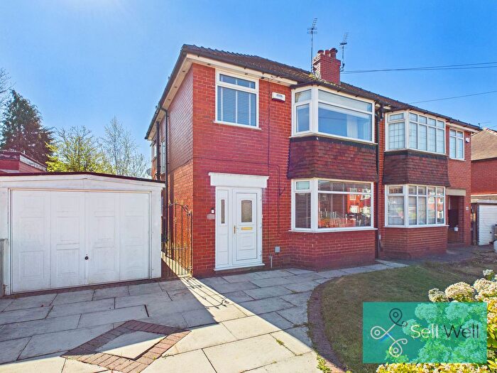 3 Bedroom Semi-Detached House For Sale In Normanby Road, Worsley, Manchester, M28