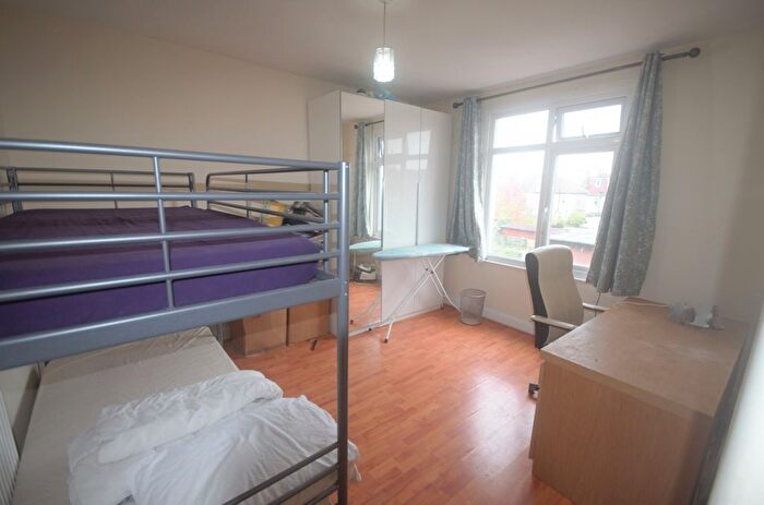 5 Bedroom Semi-Detached House To Rent In Somersby Gardens, Ilford, IG4