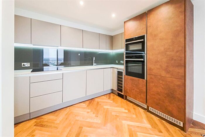 2 Bedroom Apartment To Rent In East Tower, Deansgate Square, M15