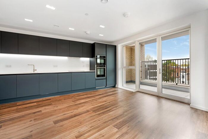 1 Bedroom Flat To Rent In Murchison Gardens, London, W10