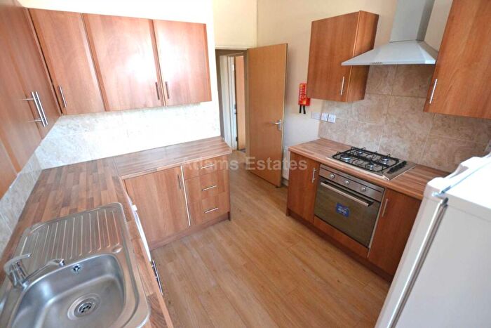 4 Bedroom Flat To Rent In Wokingham Road, Reading, Berkshire, RG6