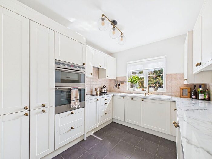 2 Bedroom Flat For Sale In Chorleywood Close, Rickmansworth, WD3