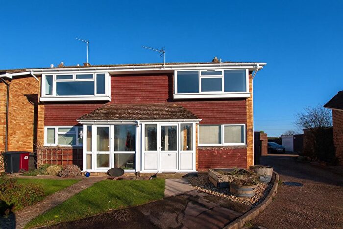 3 Bedroom End Terrace House To Rent In Arnold Way, PO18