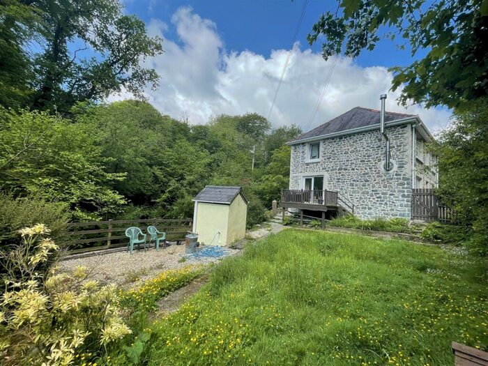 4 Bedroom Detached House For Sale In Bwlchnewydd, Carmarthen, SA33