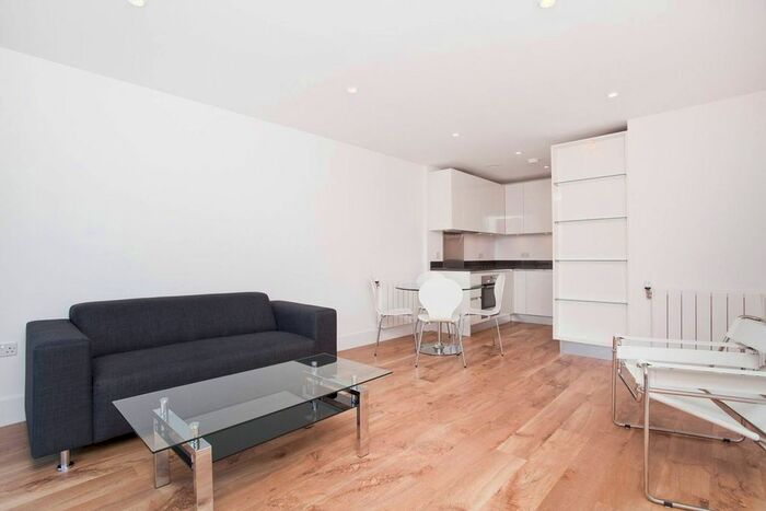 2 Bedroom Flat To Rent In Warehouse Court, Woolwich Riverside, London, SE18