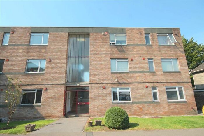 2 Bedroom Flat To Rent In Clevedale CourtCleeve Wood RoadDownendBristol, BS16