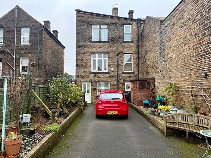 4 Bedroom Semi Detached House For Sale In Victoria Road, Eccleshill, Bradford, BD2