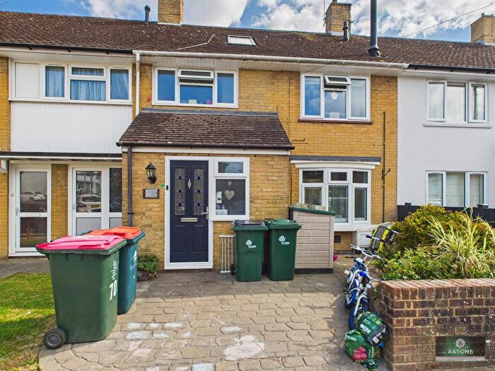 4 Bedroom Terraced House For Sale In Barrington Road, Southgate, RH10