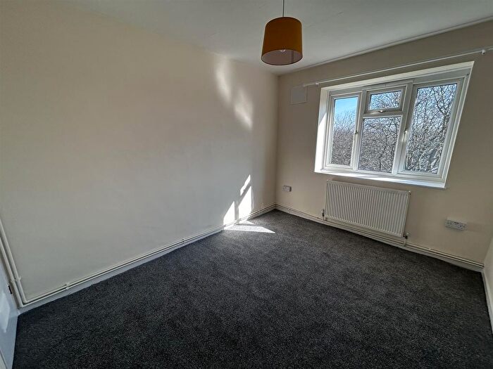 2 Bedroom Block Of Flats To Rent In Chiswell Square, London, SE3