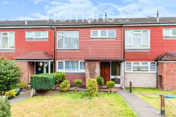 4 Bedroom Terraced House To Rent In The Chantrys, GU9