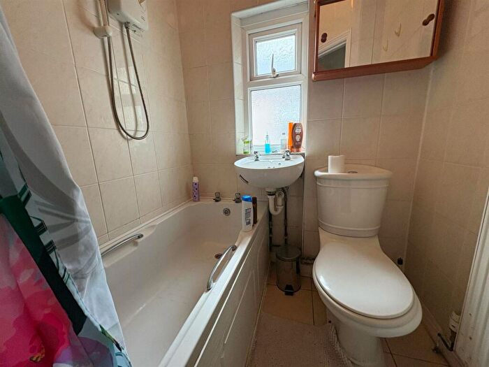 1 Bedroom Private Hall To Rent In Lisvane Street, Cathays, CF24