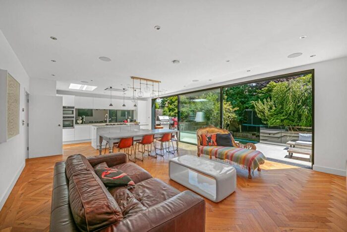 4 Bedroom House For Sale In Canonbury Park South, Islington, London, N1
