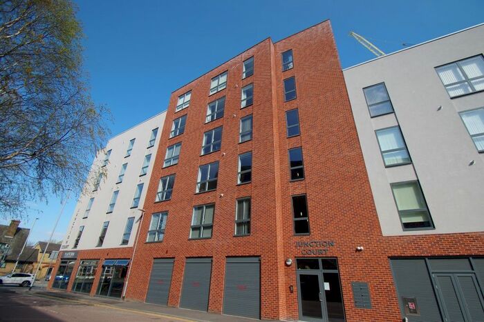 3 Bedroom Flat To Rent In Junction Court, Station Road, Watford, WD17