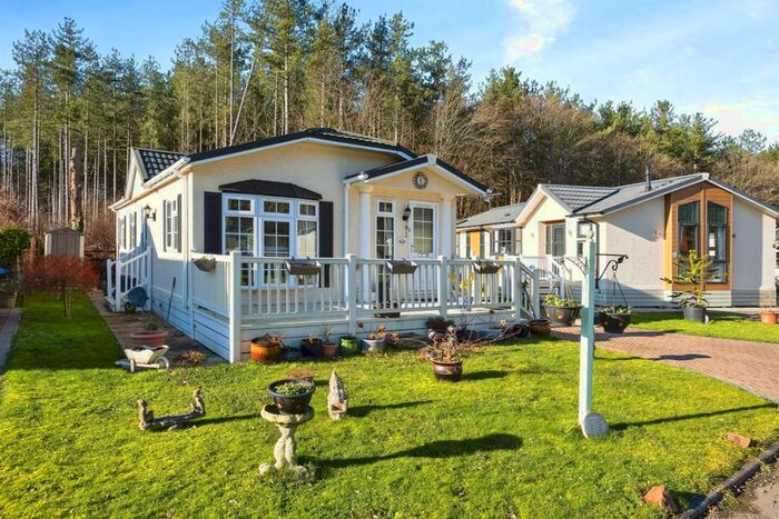 2 Bedroom Mobile/park Home For Sale In Capel Gardens, Ruckinge, Ashford, TN26