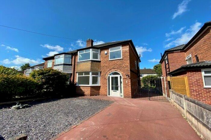 3 Bedroom Semi-Detached House To Rent In Bowness Drive, Sale, M33