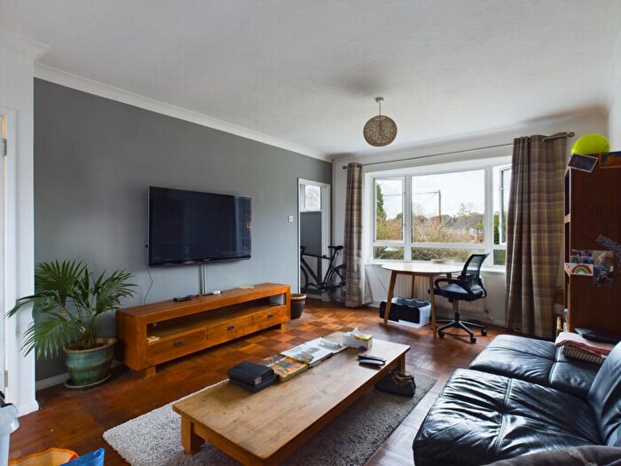 2 Bedroom Flat For Sale In Queens Court, Haywards Heath, RH16