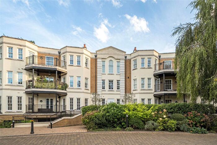 2 Bedroom Flat For Sale In Westerham Road, Keston, BR2