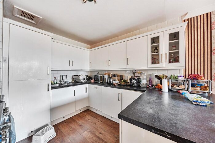 2 Bedroom Flat For Sale In Bridge Avenue, Maidenhead, SL6