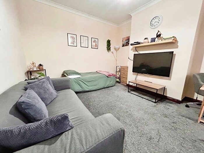 1 Bedroom Flat To Rent In Slade Lane, Manchester, Greater Manchester, M19