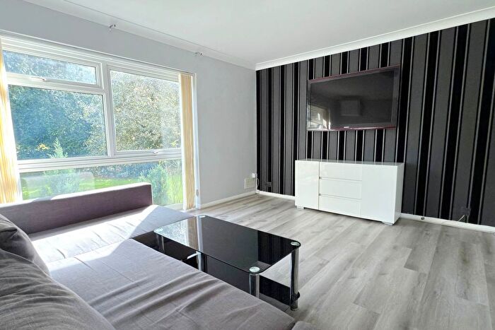 1 Bedroom Flat For Sale In Hogarth Court, Steeplands, Bushey, WD23