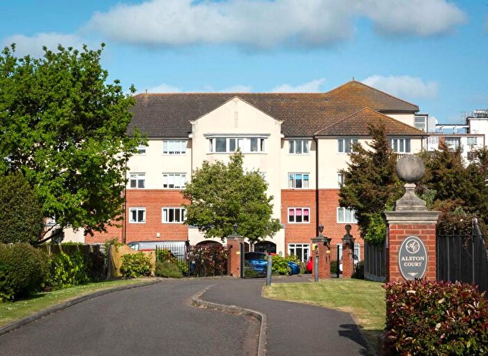 1 Bedroom Flat For Sale In Alston Court, Crowstone Road, Westcliff-On-Sea, Essex, SS0