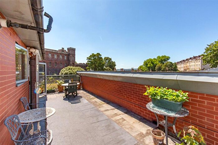 2 Bedroom Apartment For Sale In Burton Court, Clifton, Bristol, BS8