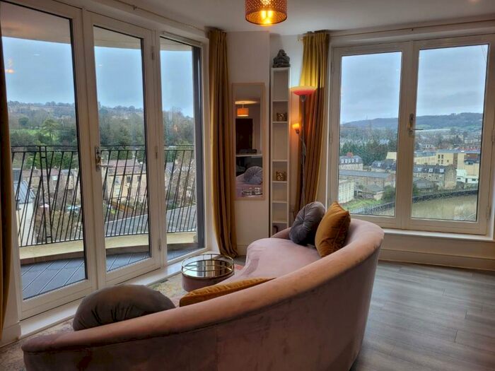 2 Bedroom Apartment To Rent In Sovereign Point, Midland Road, Bath, BA2