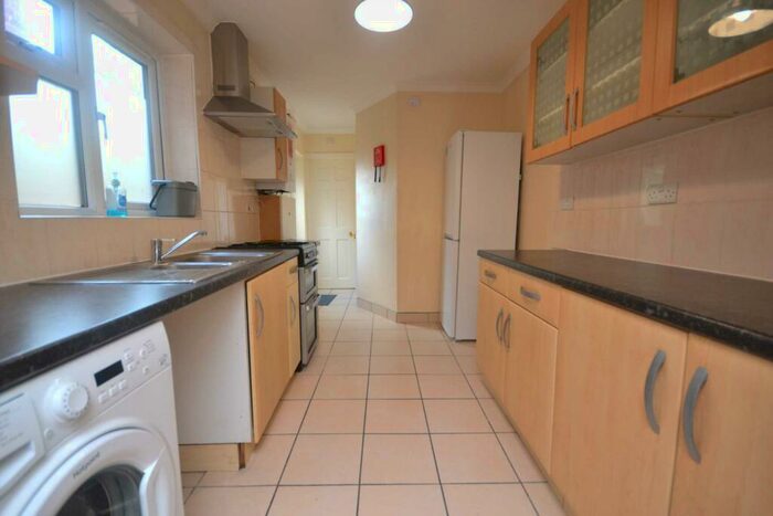 4 Bedroom Terraced House To Rent In Clarendon Road, Reading, RG6