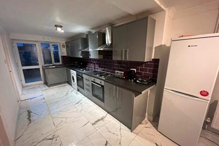 6 Bedroom Terraced House To Rent In Cranbrook Street Cardiff, CF24