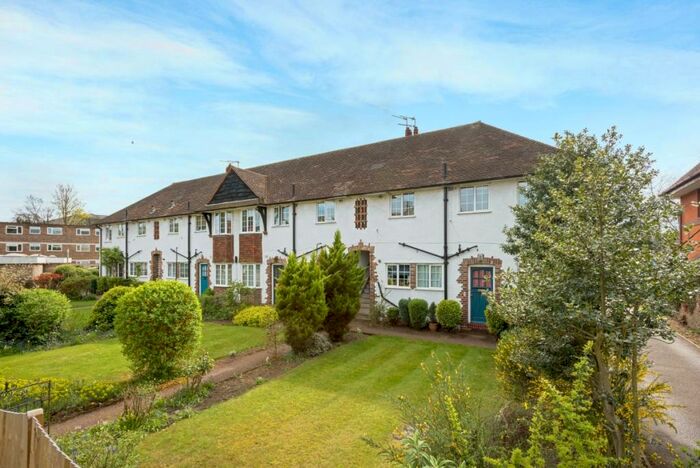 1 Bedroom Maisonette To Rent In Queens Road Weybridge, KT13