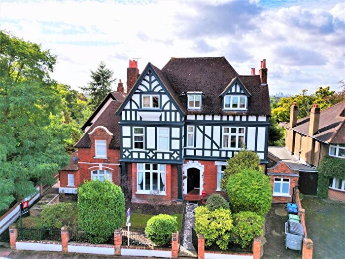 3 Bedroom Flat For Sale In Oaklands Road, Bromley, BR1