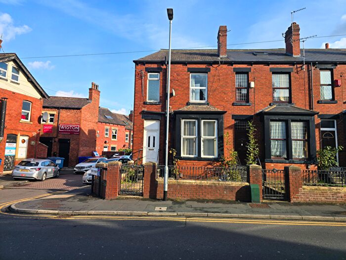 4 Bedroom Property For Sale In Tempest Road, Leeds, West Yorkshire, LS11