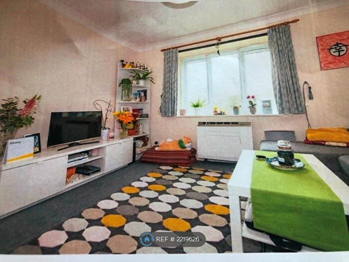 1 Bedroom Flat To Rent In Granville Place, Pinner, HA5
