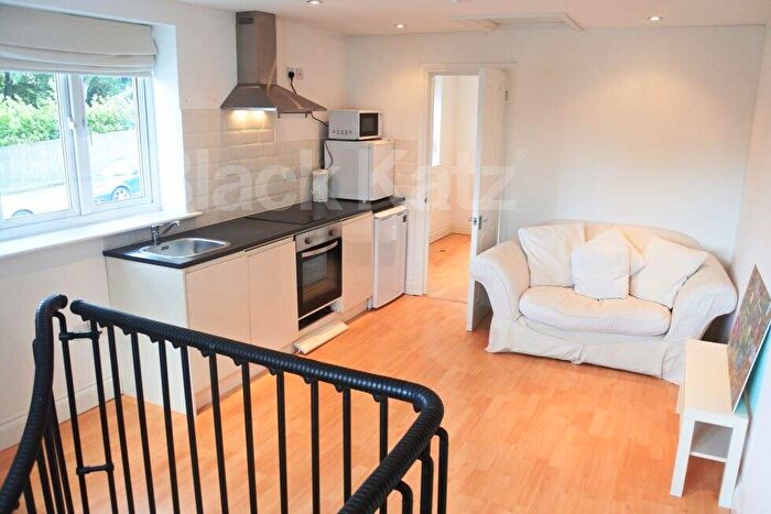 1 Bedroom Flat To Rent In Woodside Avenue, Highgate, N6