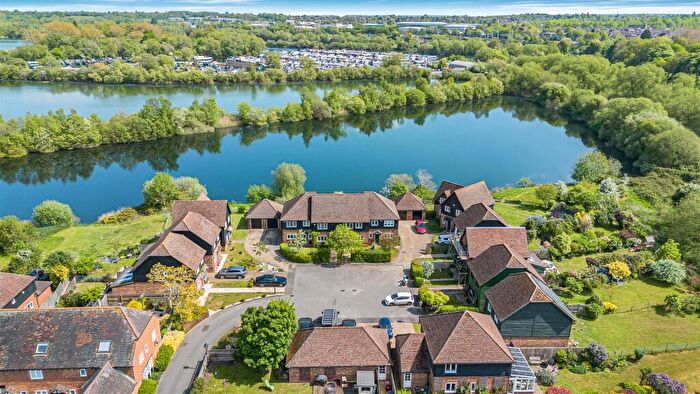 3 Bedroom Terraced House For Sale In Deans Farm, The Causeway, Caversham, Reading, RG4