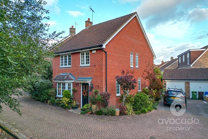 4 Bedroom Detached House For Sale In Woodland Walk, Aldershot, Hampshire, GU12