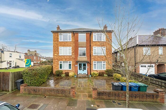 1 Bedroom Flat For Sale In Woodberry Gardens, Finchley, N12