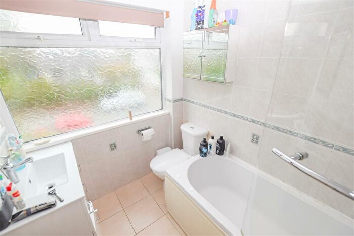 4 Bedroom Semi-Detached House To Rent In Lees Lane, Little Neston, Neston, CH64