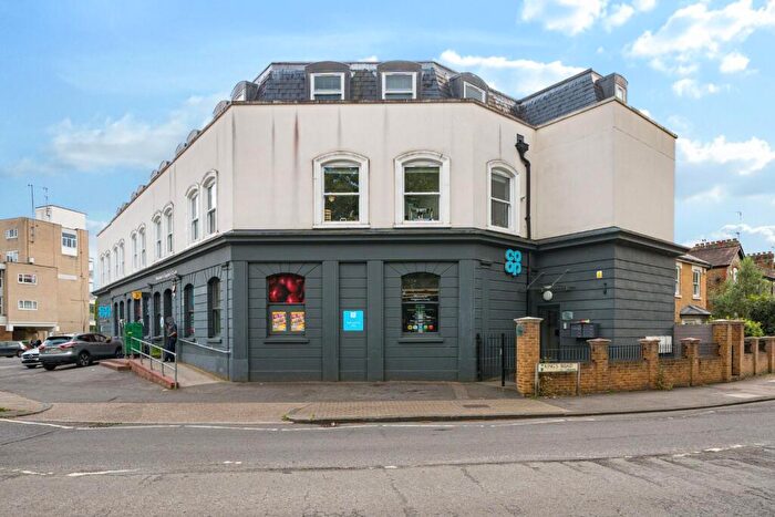 3 Bedroom Flat To Rent In Kings Road, Kingston Upon Thames, KT2