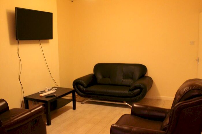 6 Bedroom Terraced House To Rent In Rothesay Avenue, Nottingham, NG7