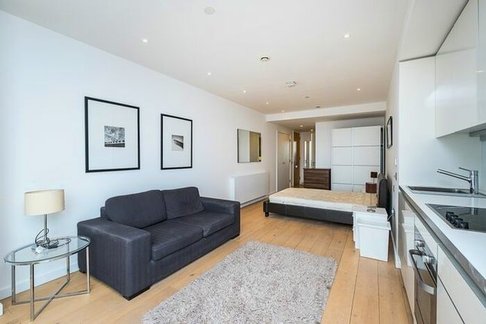 Studio To Rent In Strata Building, Elephant And Castle, SE1