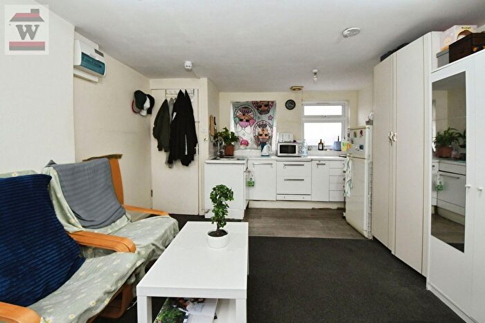 1 Bedroom Studio To Rent In Cecil Road, Hounslow, TW3