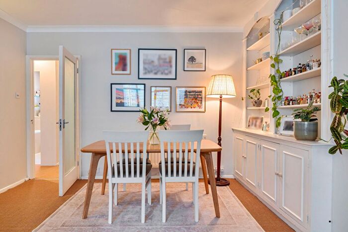 2 Bedroom Flat For Sale In Great Peter Street, Westminster, London, SW1P