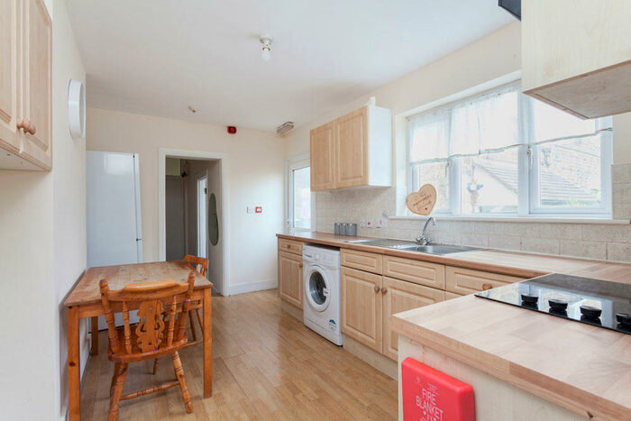 1 Bedroom Flat To Rent In Wallwood Road, Leytonstone, E11