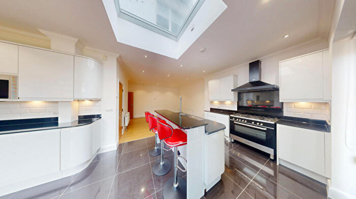 5 Bedroom Terraced House To Rent In Borden Avenue, London, EN1