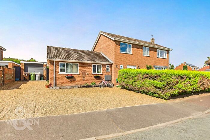 5 Bedroom Detached House For Sale In Hunters Close, Blofield, Norwich, NR13