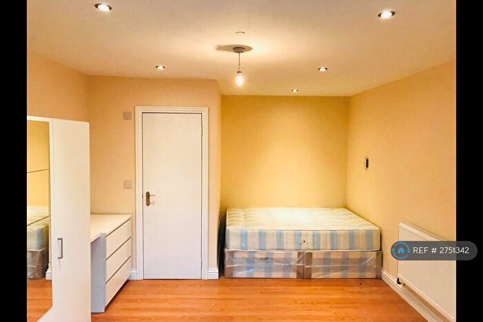 Studio To Rent In Lichfield Grove, London, N3