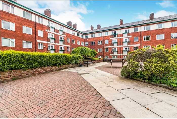 2 Bedroom Flat To Rent In Redmires Court, Eccles New Road, Salford, M5