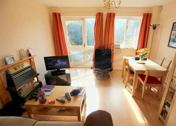 2 Bedroom Semi-Detached House To Rent In **&#;pppw Excluding** Heron Drive, Lenton, Nottingham, NG7