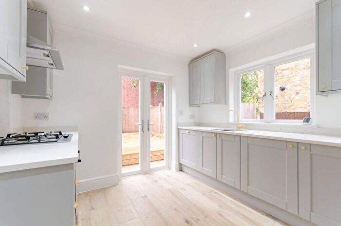 1 Bedroom Flat To Rent In Maple Road, Penge, London, SE20